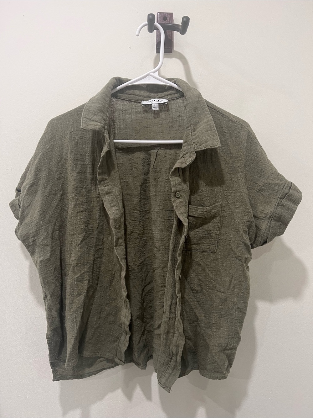 100% cotton Short-Sleeve Button Front Shirt - Olive Green
